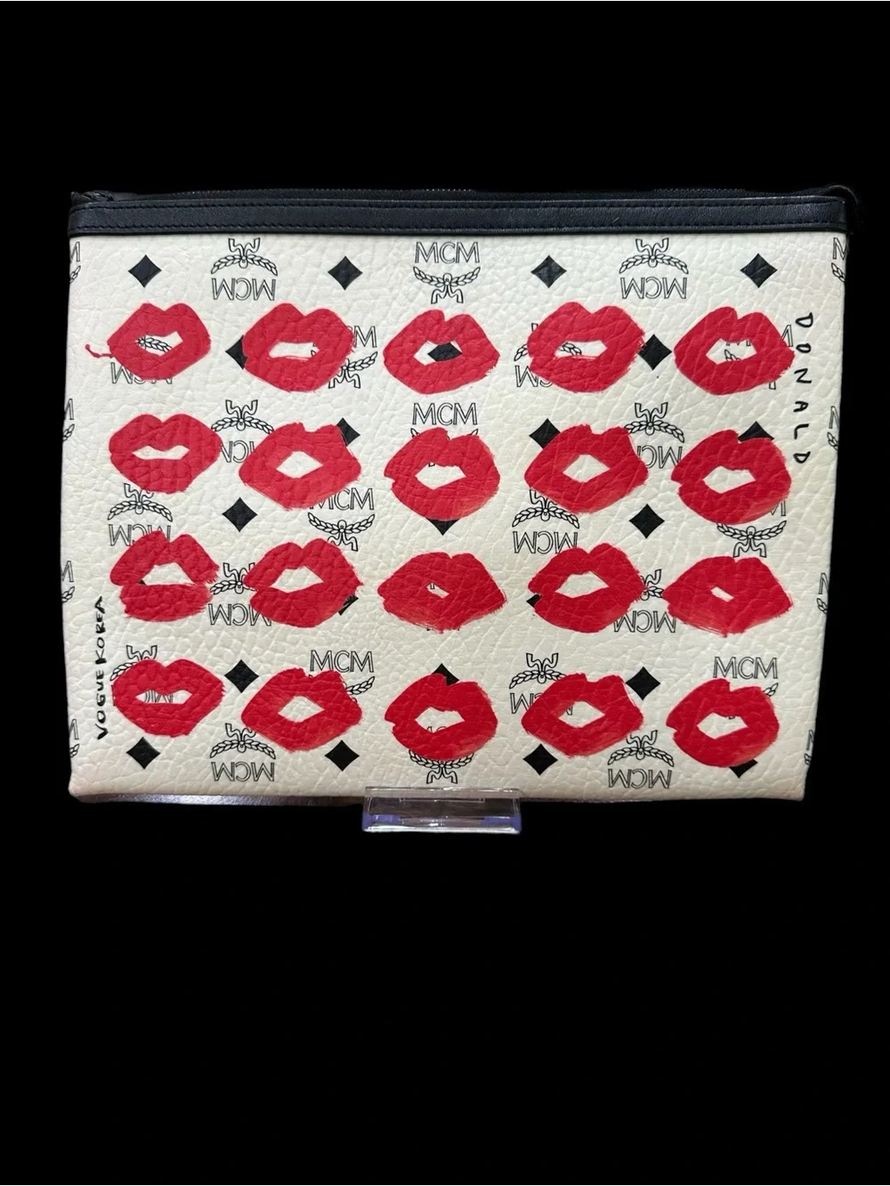MCM Cream Zip Pouch with Red Kiss Print 💋 - Picture 2 of 7